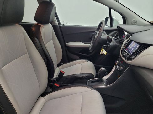 Used 2021 Chevrolet Trax LT FWD image 21