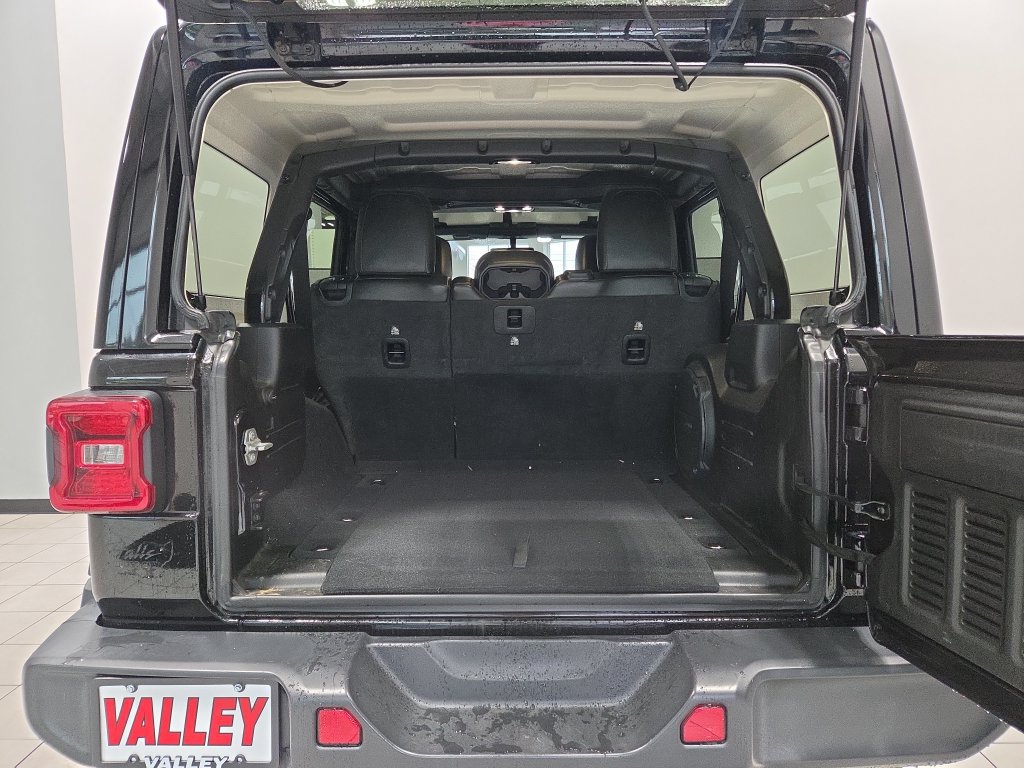 Used 2020 Jeep Wrangler Unlimited Sahara AWD/4WD image 12