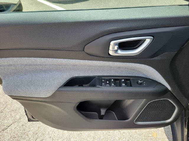 Used 2024 Jeep Compass Latitude AWD/4WD image 17