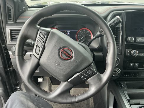Used 2023 Nissan Titan PRO-4X w/ Pro-4x Convenience Package AWD/4WD image 14