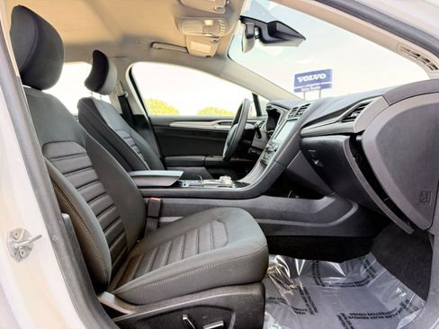 Used 2019 Ford Fusion SE FWD image 19