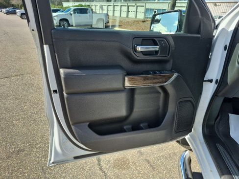 Used 2021 Chevrolet Silverado 1500 LT image 16