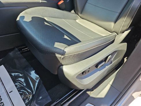 Used 2023 Volkswagen Atlas SE w/ Panoramic Sunroof Package FWD image 24