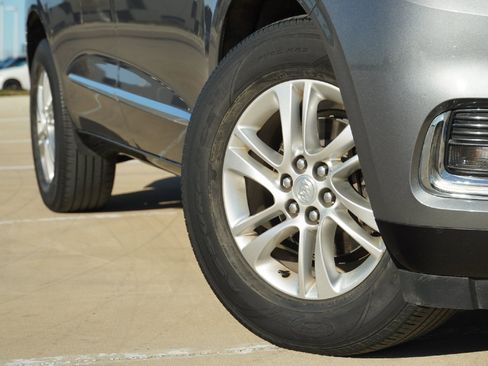 Used 2020 Buick Enclave Essence image 3