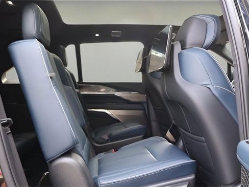 New 2025 Cadillac Escalade IQ Sport 2 w/ LPO, ONYX Package image 22