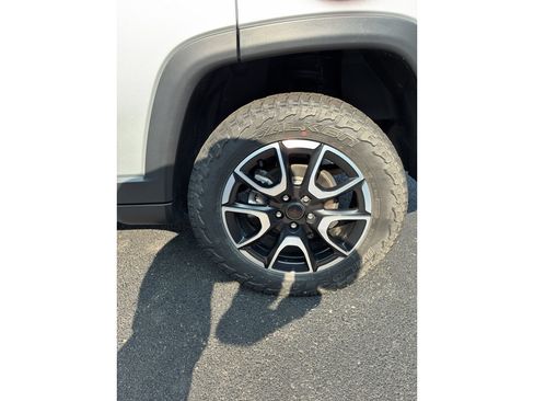 Used 2025 Jeep Compass Trailhawk AWD/4WD image 23