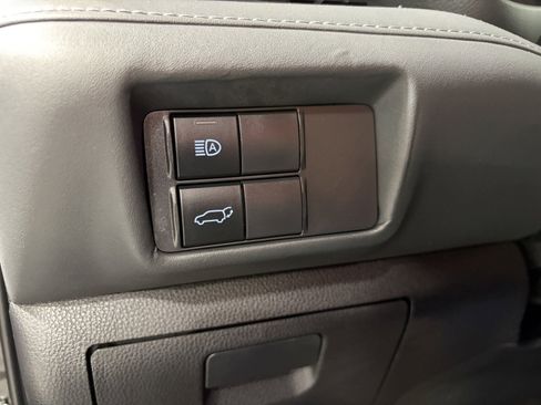 Used 2022 Toyota Highlander XLE AWD/4WD image 26