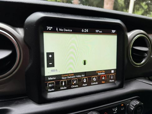 Used 2018 Jeep Wrangler Unlimited Sahara AWD/4WD image 19