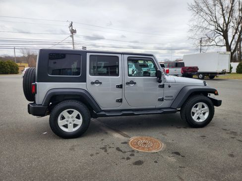 Used 2016 Jeep Wrangler Unlimited Sport w/ Quick Order Package 24S AWD/4WD image 17