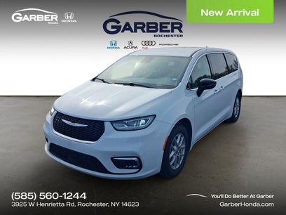 Used 2024 Chrysler Pacifica Touring-L