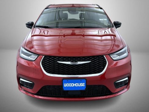 New 2026 Chrysler Pacifica Select image 2