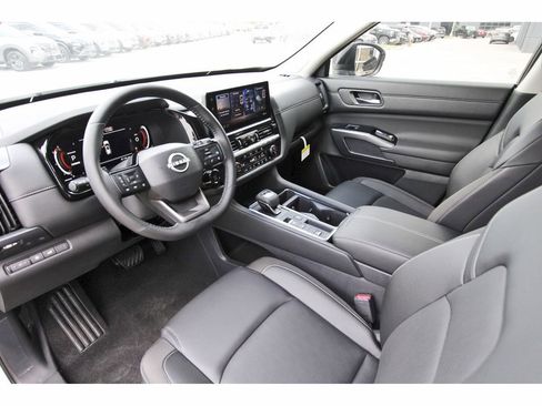 New 2026 Nissan Pathfinder SL w/ SL Premium Package (P04) FWD image 12