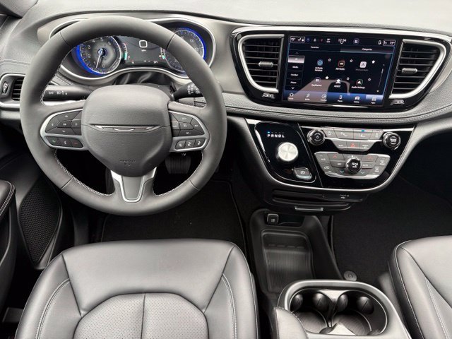 New 2027 Chrysler Pacifica Select AWD/4WD image 3