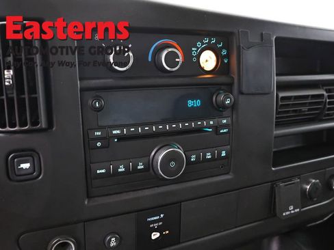Used 2017 Chevrolet Express 3500 RWD image 18