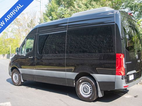Used 2024 Mercedes-Benz Sprinter 2500 image 4