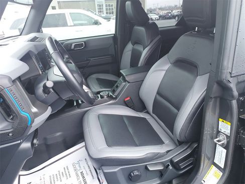 Used 2024 Ford Bronco Black Diamond w/ Sasquatch Package image 17