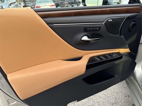 New 2025 Lexus ES 350 Ultra Luxury image 17