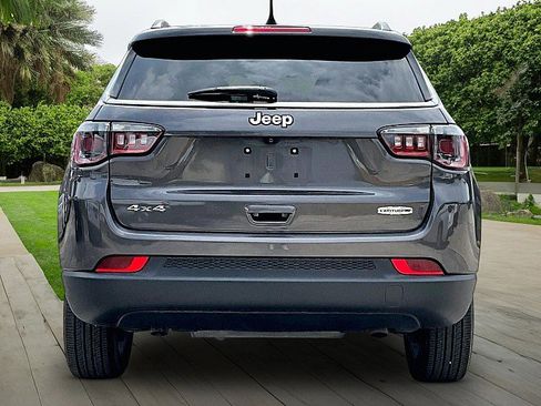Used 2023 Jeep Compass Latitude AWD/4WD image 3