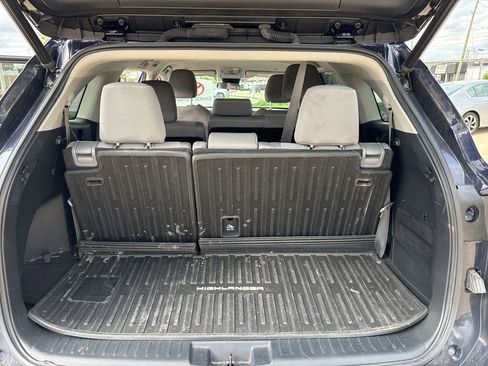 Used 2023 Toyota Highlander LE FWD image 23