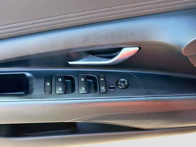 Used 2023 Hyundai Elantra Limited FWD image 18
