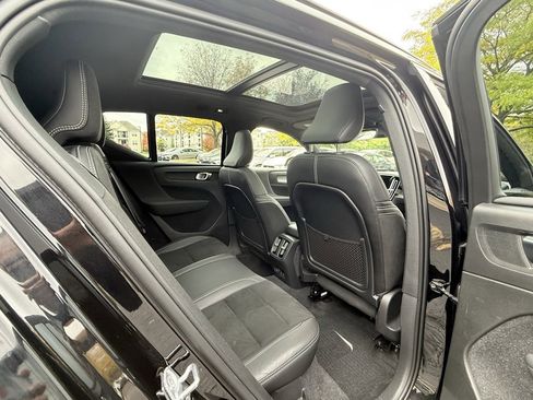 Used 2021 Volvo XC40 P8 Recharge w/ Advanced Package image 26