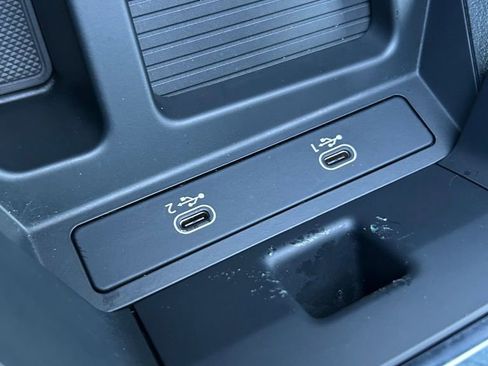 Used 2022 Audi e-tron Premium Plus w/ Premium Plus Package image 45