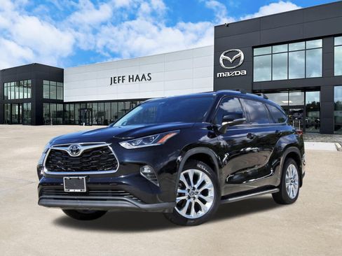 Used 2022 Toyota Highlander Limited FWD image 1