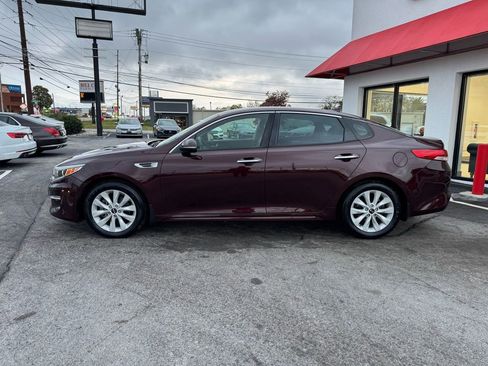 Used 2017 Kia Optima EX image 4