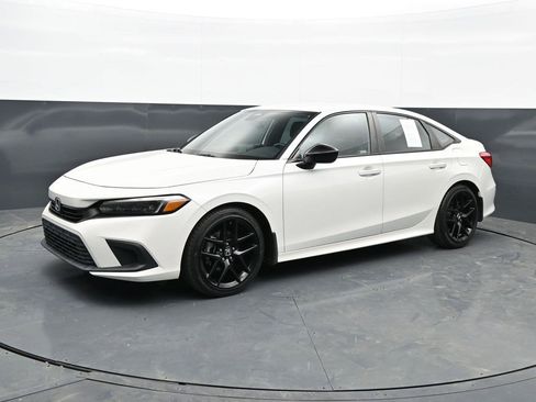 Used 2023 Honda Civic Sport image 3