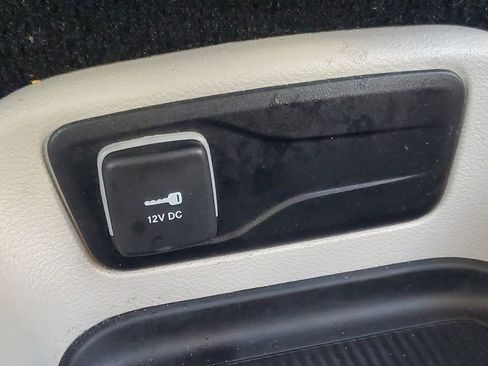 Used 2024 Chrysler Pacifica Touring-L image 29