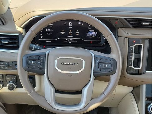 Used 2022 GMC Yukon Denali w/ Denali Premium Package AWD/4WD image 13