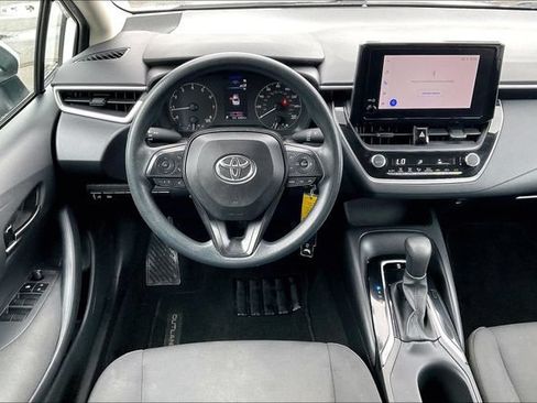 Used 2024 Toyota Corolla LE FWD image 5