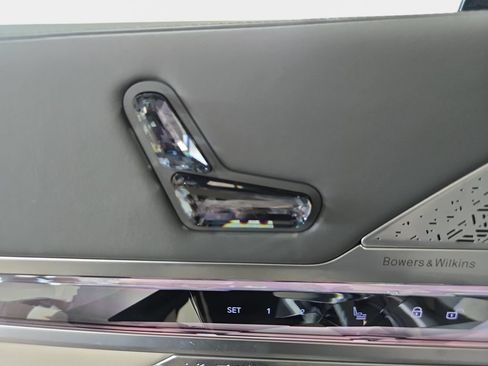 Used 2023 BMW i7 xDrive60 AWD/4WD image 28