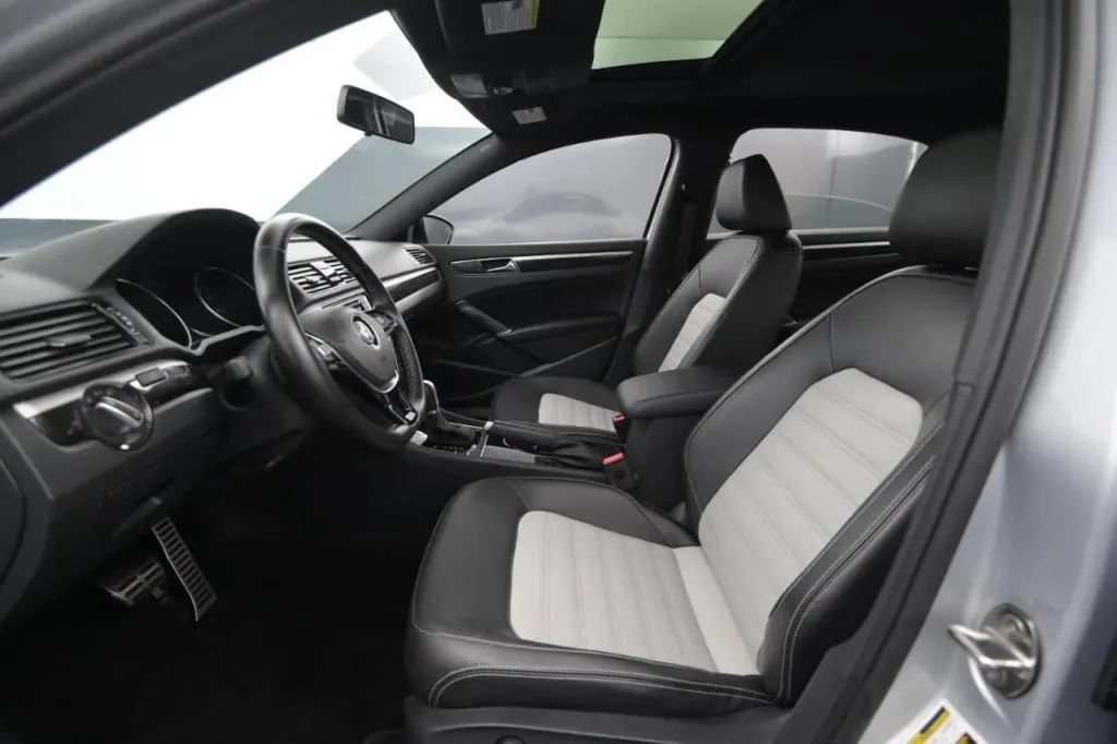 Used 2018 Volkswagen Passat GT FWD image 31