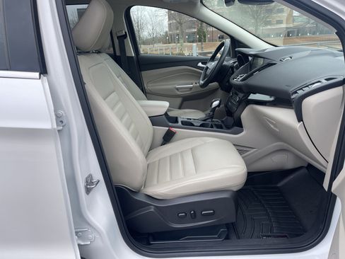 Used 2019 Ford Escape Titanium image 31