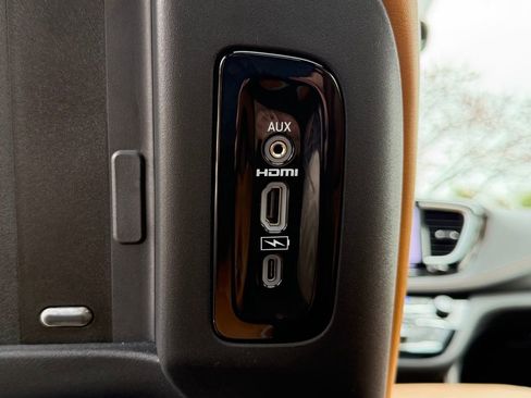 Used 2023 Chrysler Pacifica Pinnacle image 28