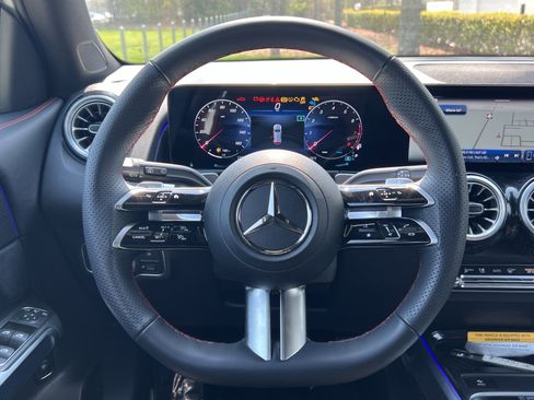 Certified 2025 Mercedes-Benz GLB 250 4MATIC image 18