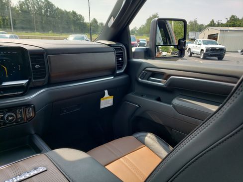 Used 2025 Chevrolet Silverado 3500 High Country w/ High Country Premium Package AWD/4WD image 37
