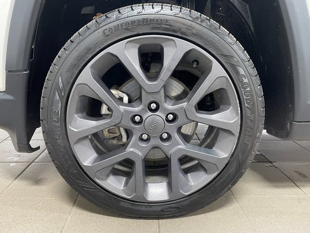 Used 2021 Jeep Compass Latitude w/ Sun and Sound Group AWD/4WD image 7