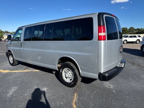 Used 2017 Chevrolet Express 3500 LS RWD image 3