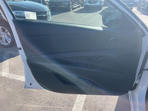 Used 2025 Hyundai Elantra SEL FWD image 17
