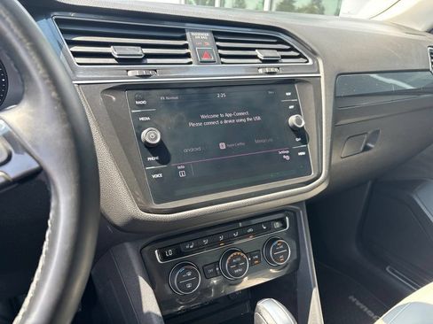 Used 2018 Volkswagen Tiguan SEL Premium AWD/4WD image 10