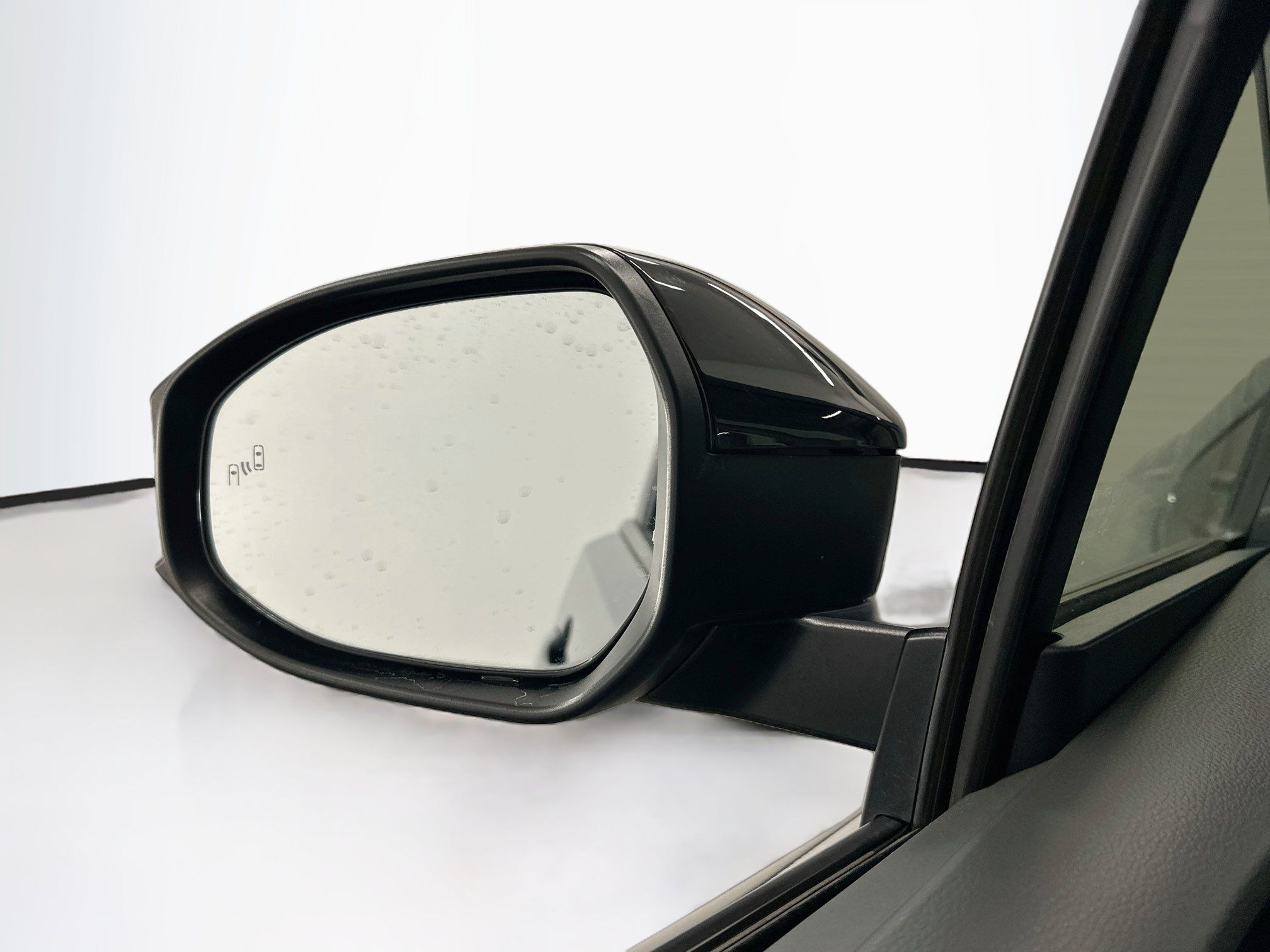 Used 2025 Toyota Prius LE FWD image 16