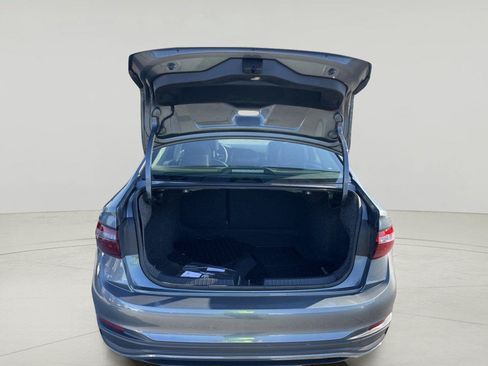 Used 2024 Volkswagen Jetta SE FWD image 9