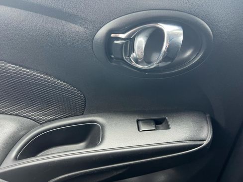 Used 2018 Nissan Versa SV FWD image 40