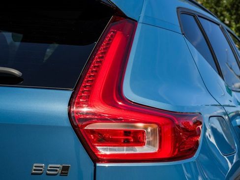 Certified 2023 Volvo XC40 B5 Plus w/ Driver Assist Package image 7