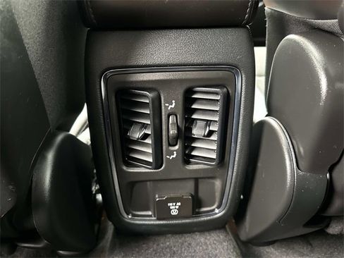 Certified 2022 Jeep Grand Cherokee Laredo X image 14