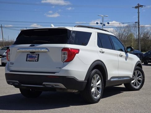 Used 2020 Ford Explorer XLT w/ Equipment Group 202A AWD/4WD image 17