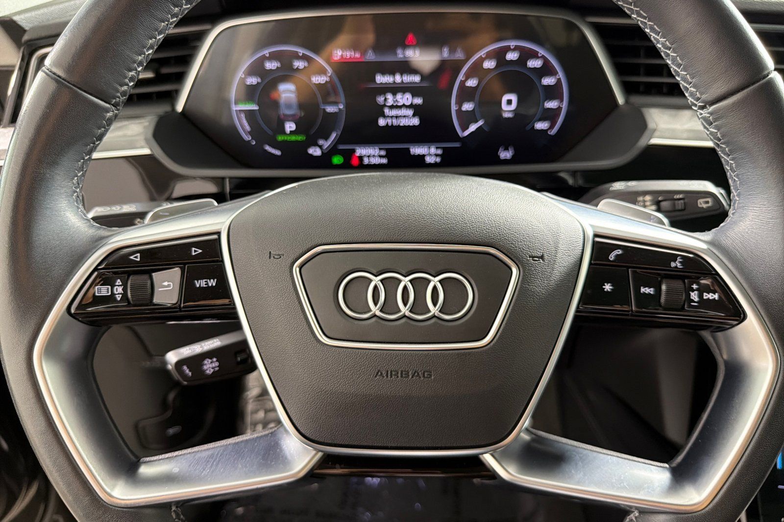 Used 2024 Audi Q8 e-tron Premium AWD/4WD image 22