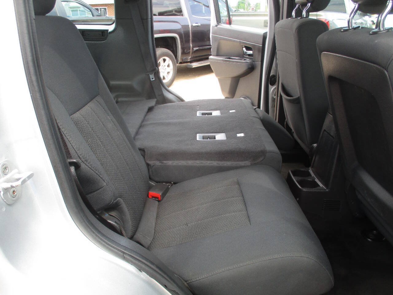 Used 2012 Jeep Liberty Sport AWD/4WD image 31
